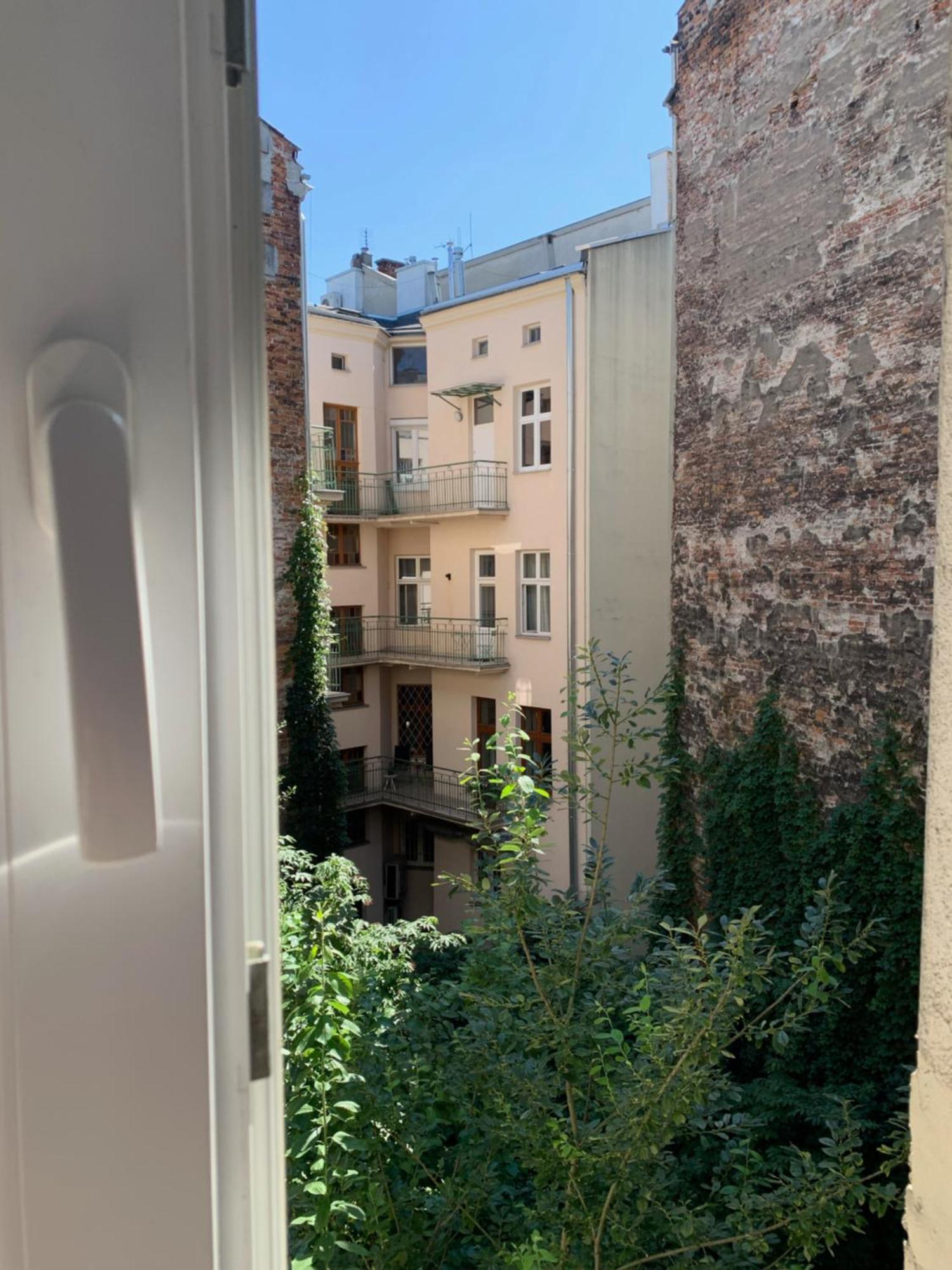 Apartament Gold Jasmine Apartment Krakow Luaran gambar